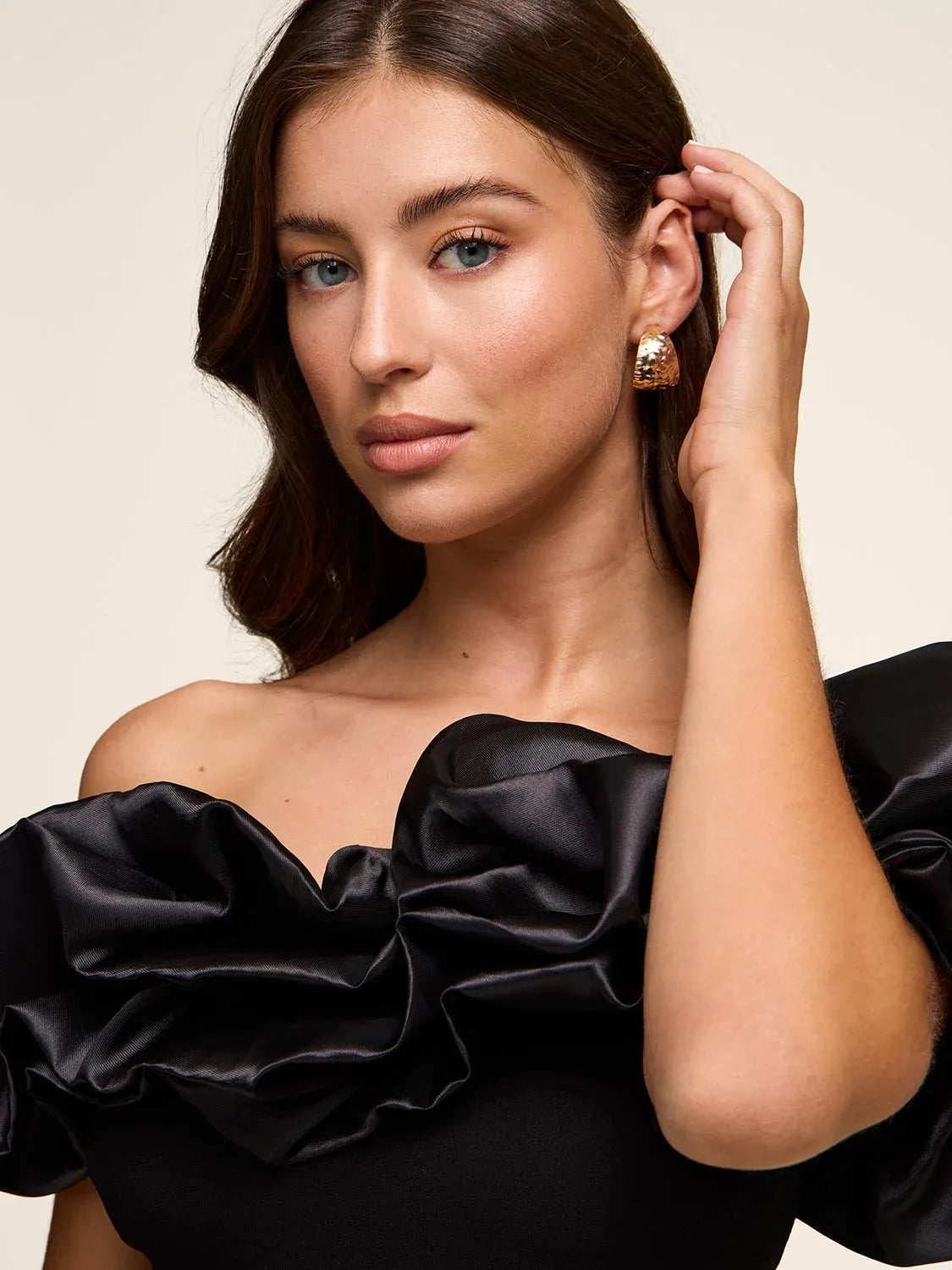 Black mermaid floor-length formal dress with skirt slit, alternate view showing the waist