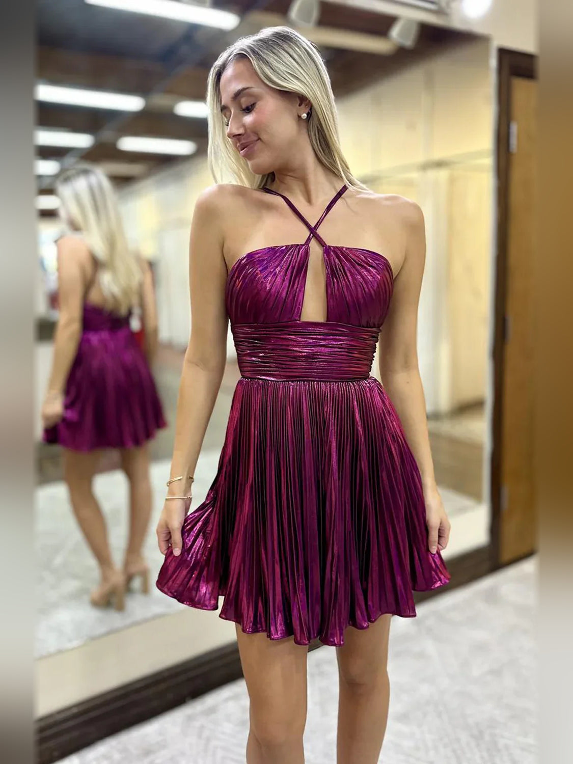 Ruched Pleated Halter Neck A-Line Short Homecoming Dress for Carpet Event