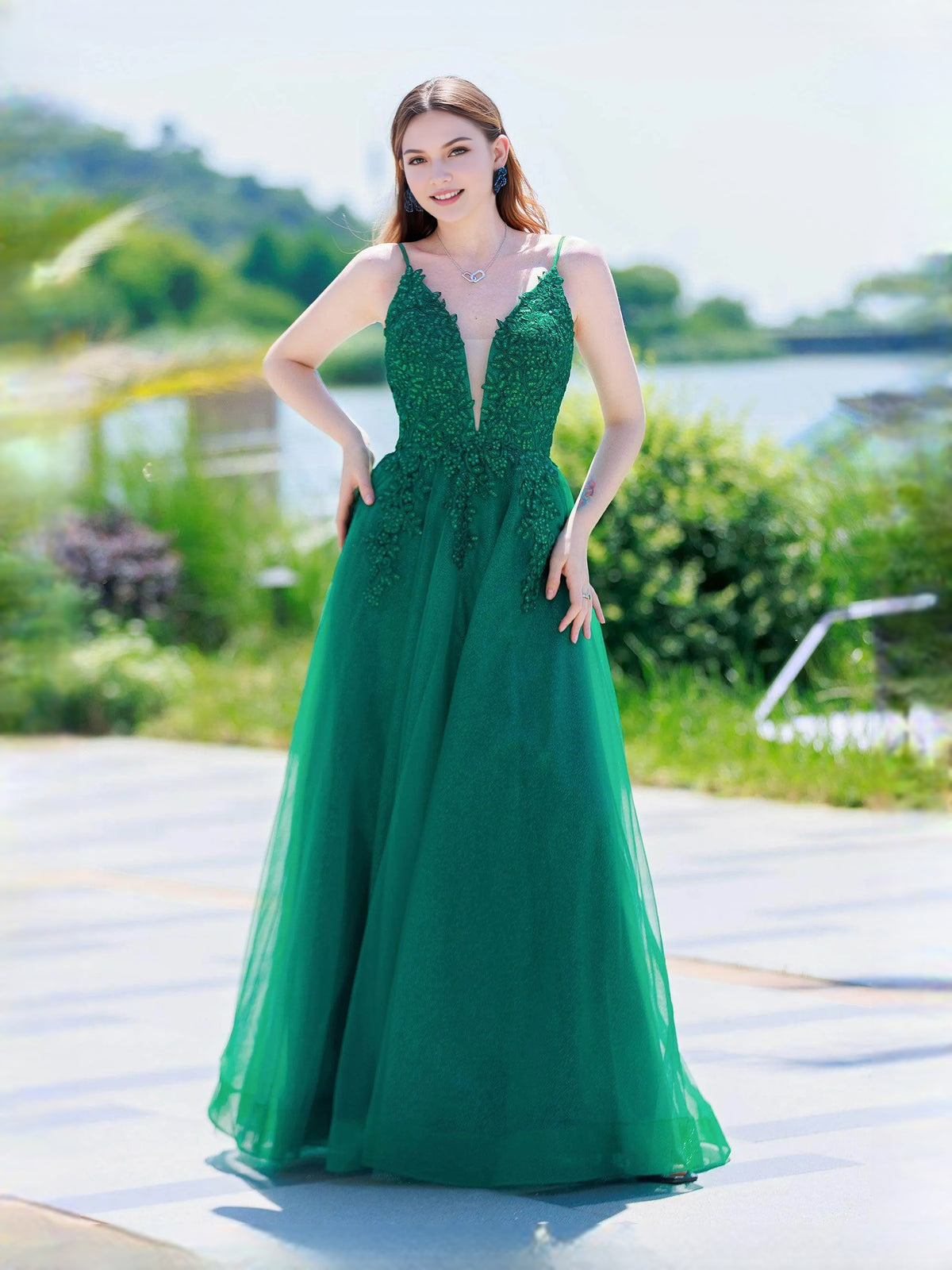 Emerald Green Cut-Out Flower-Applique Floral V Neck A-Line Floor-Length Tulle Prom Dress for Black Tie Event