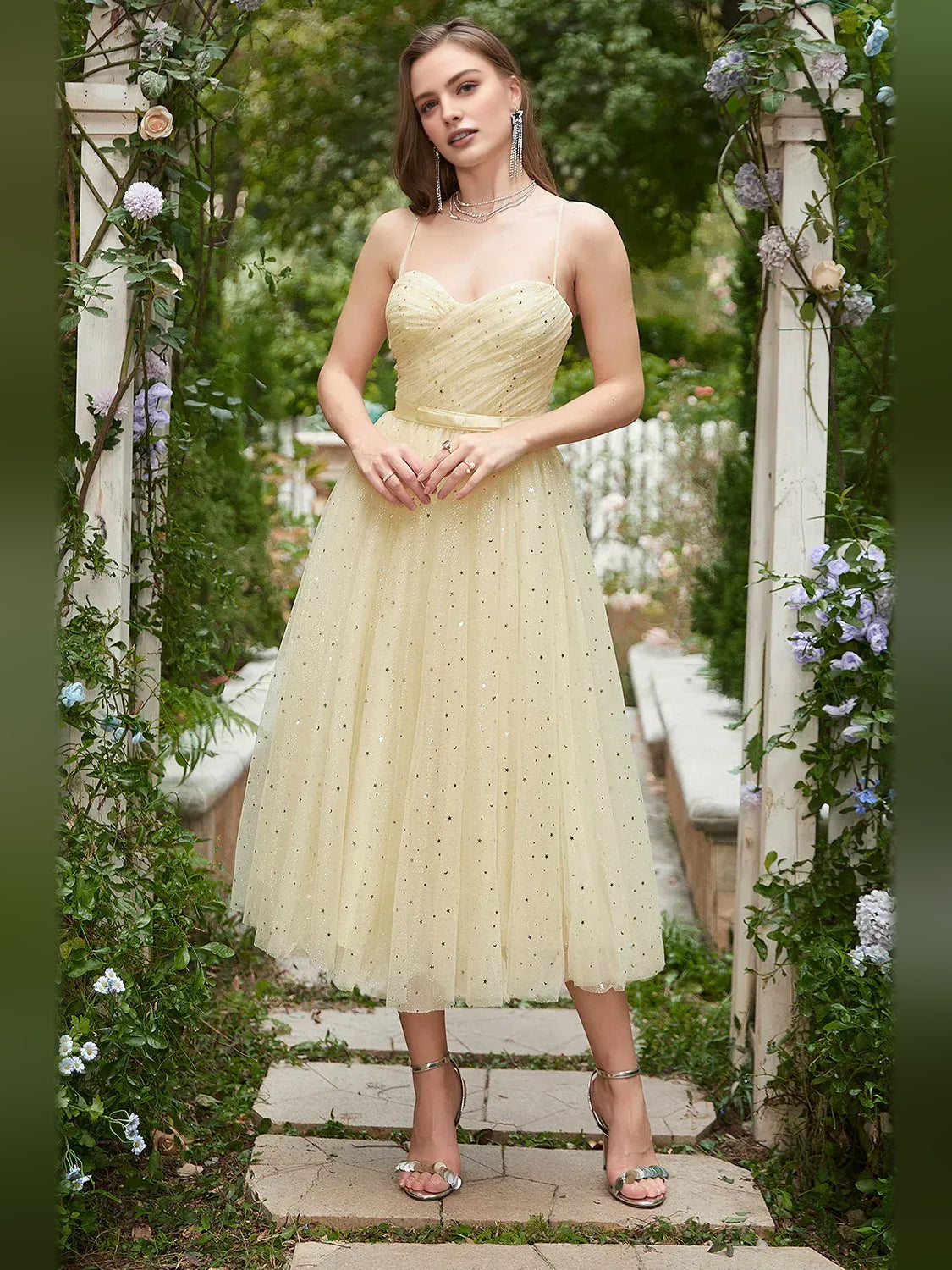 Ruched Tiered Ruffled Sweetheart A-Line Tea-Length Tulle Homecoming Dress for Awards Ceremony