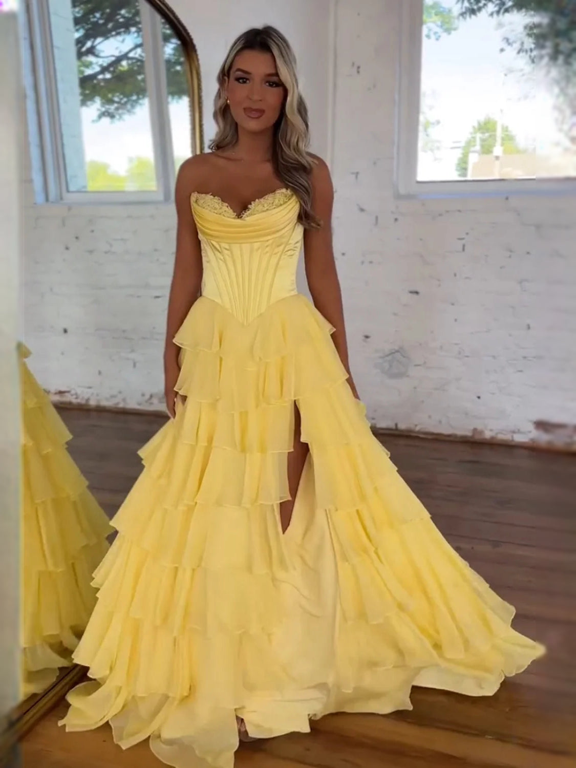Ruched Corset Ruffled Slit Strapless A-Line Floor-Length Tulle Prom Dress for Red Carpet Event