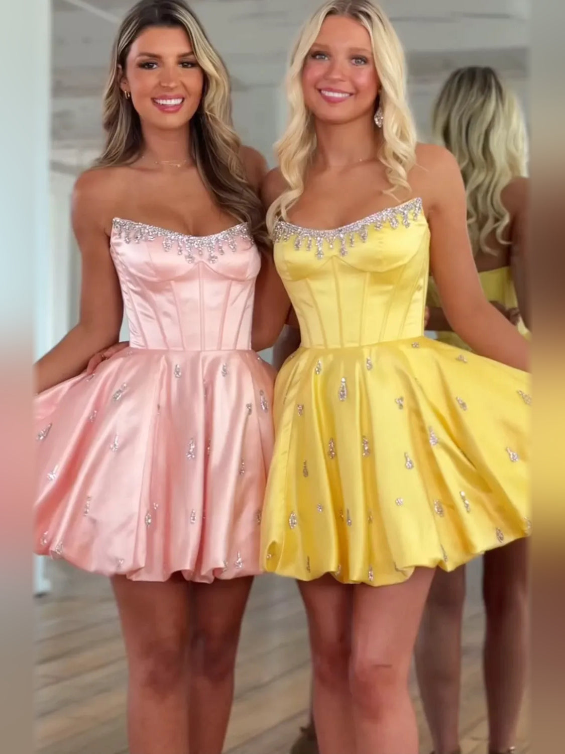 Corset Crystal Sweetheart A-Line Mini Satin Homecoming Dress for Evening Banquet