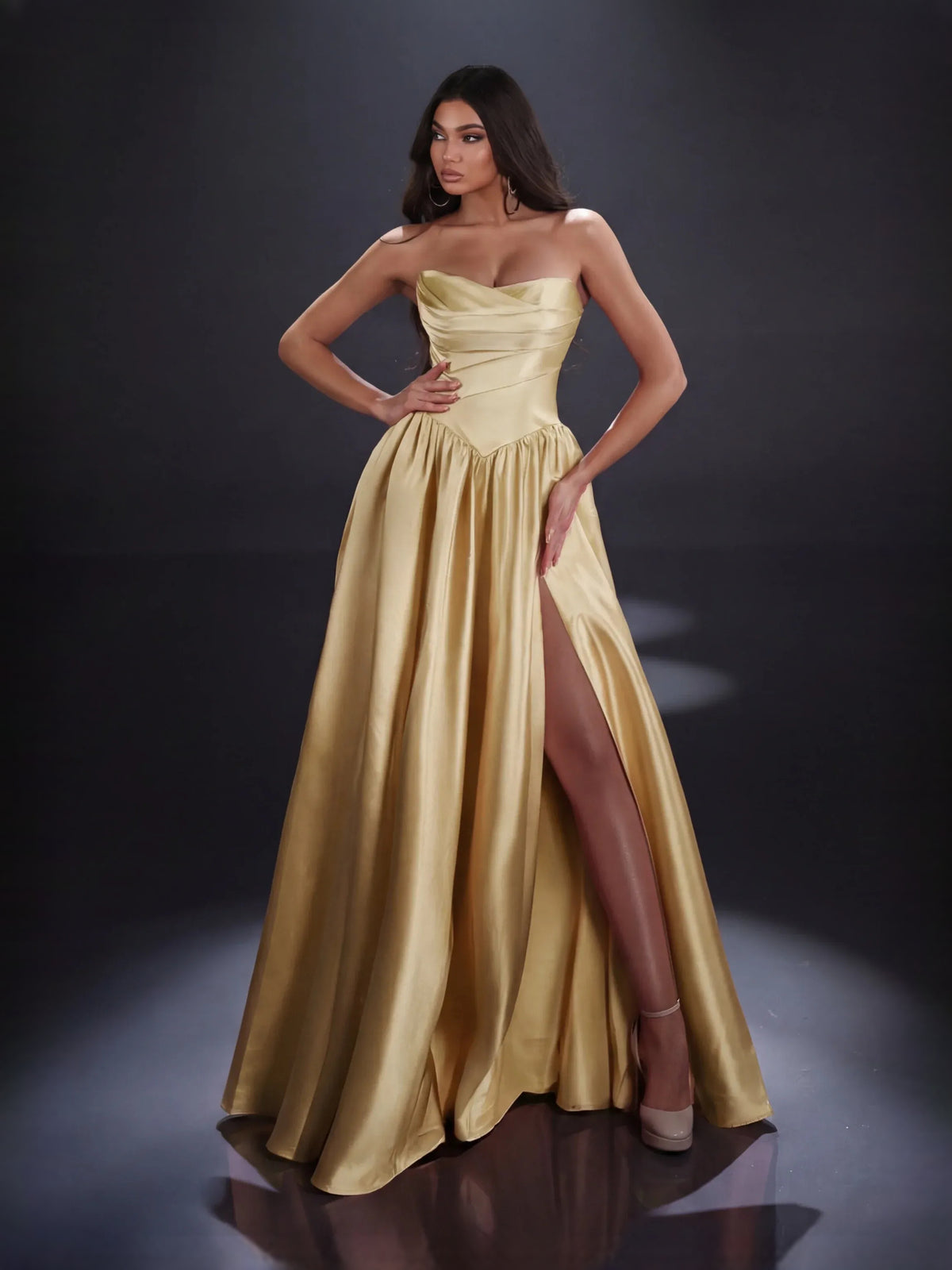 Ruched Side-Slit Slit Sweetheart A-Line Floor-Length Satin Prom Dress for Charity Ball