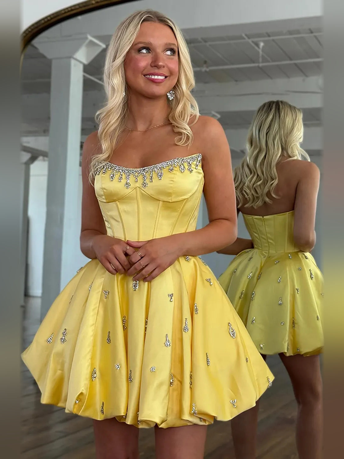 Corset Crystal Sweetheart A-Line Mini Satin Homecoming Dress for Evening Banquet